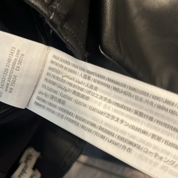 Abercrombie & Fitch Vegan Leather Pants - Black small - Picture 4 of 6